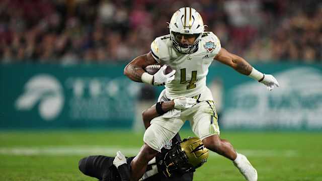 Georgia Tech running back Dontae Smith running the ball vs UCF